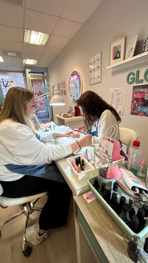 curso presencial manicura semipermanente